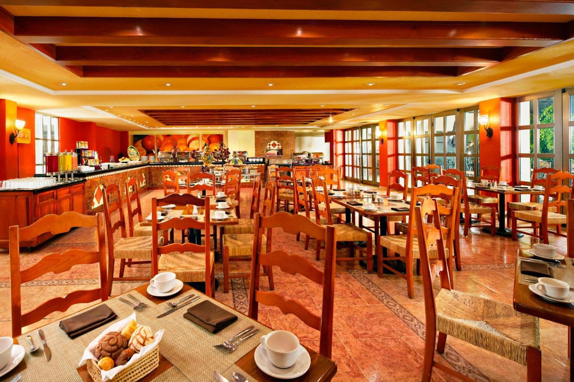Fiesta Americana Hacienda Ixtapan De La Sal Exterior foto The restaurant