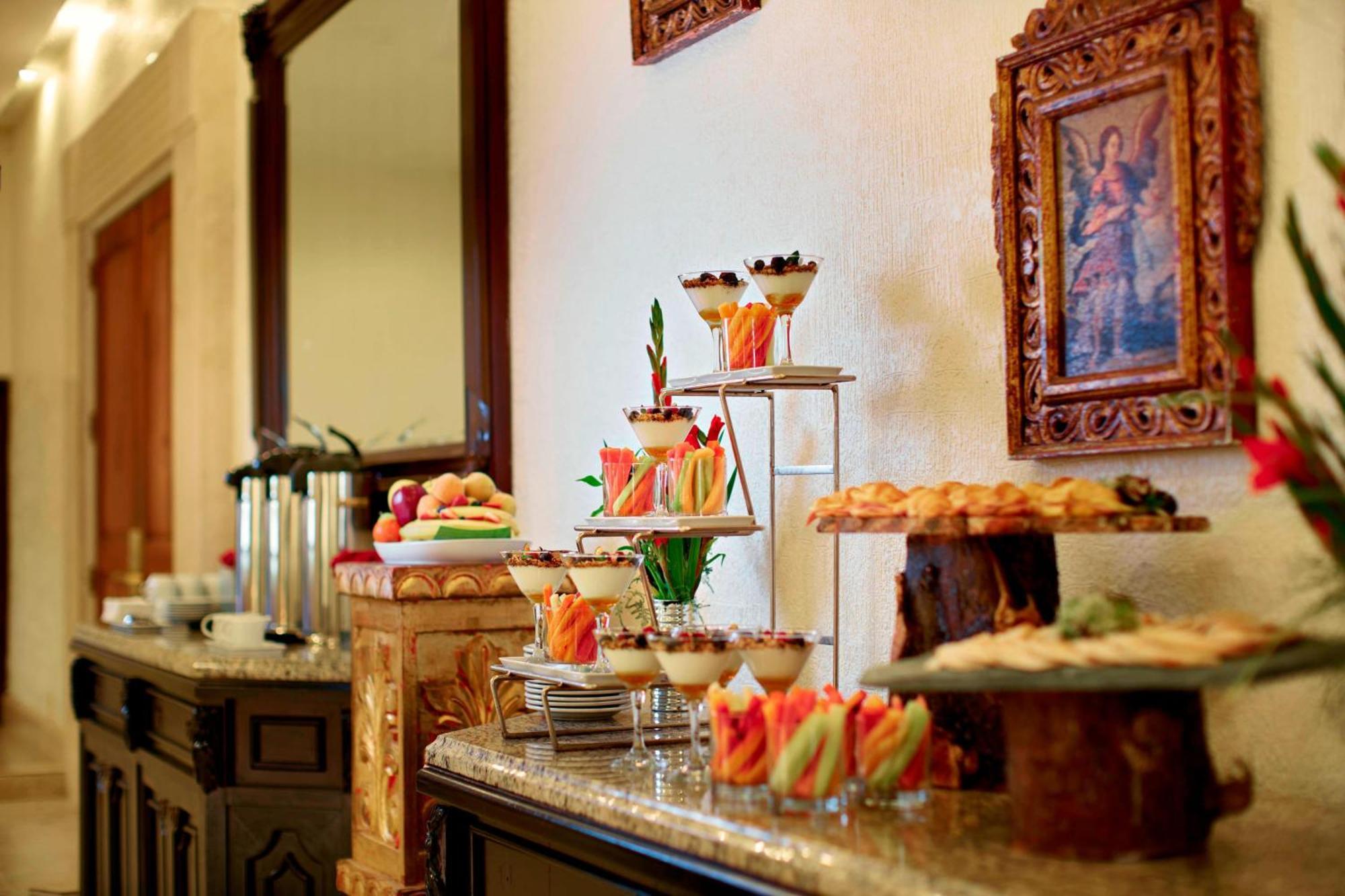 Fiesta Americana Hacienda Ixtapan De La Sal Exterior foto A buffet at a hotel